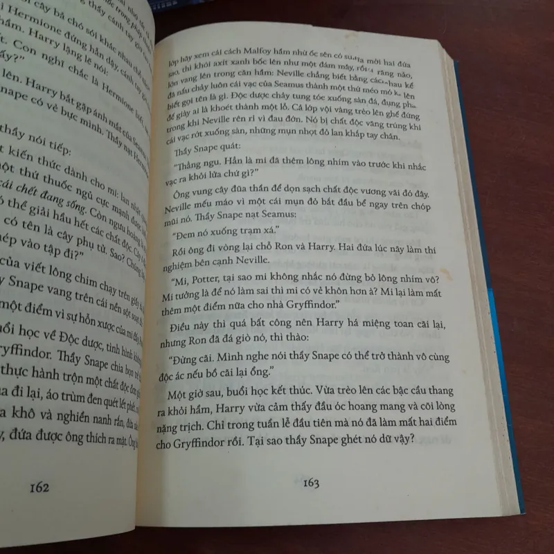 HARRY POTTER VÀ HÒN ĐÁ PHÙ THỦY - J.K.ROWLING ( LÝ LAN DỊCH)  1002375