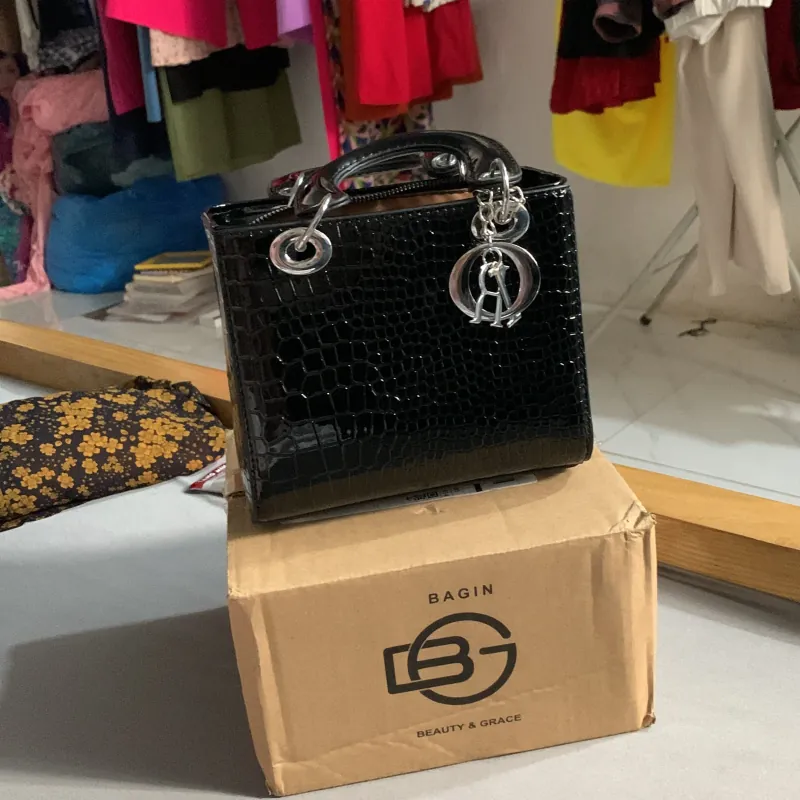 Túi xách hộp vuông 927090