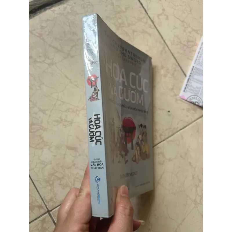 Hoa cúc và gươm 972930