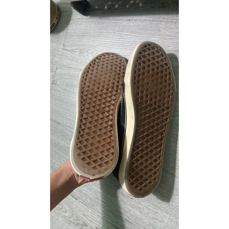 Giày vans cũ bị bạc màu 614122