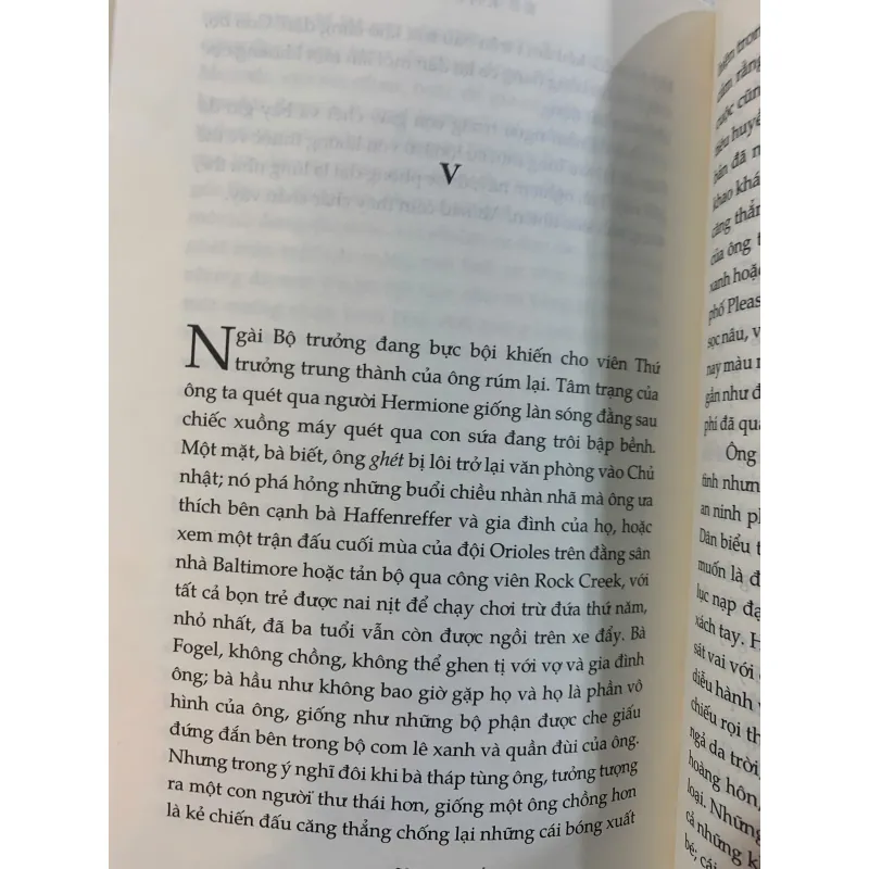 KẺ KHỦNG BỐ - JOHN UPDIKE (HUỲNH KIM OANH VÀ PHẠM VIÊM PHƯƠNG dịch)  1011788