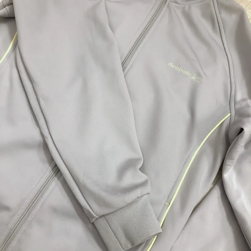 Khoác thể thao hiệu ree.bok 1000923