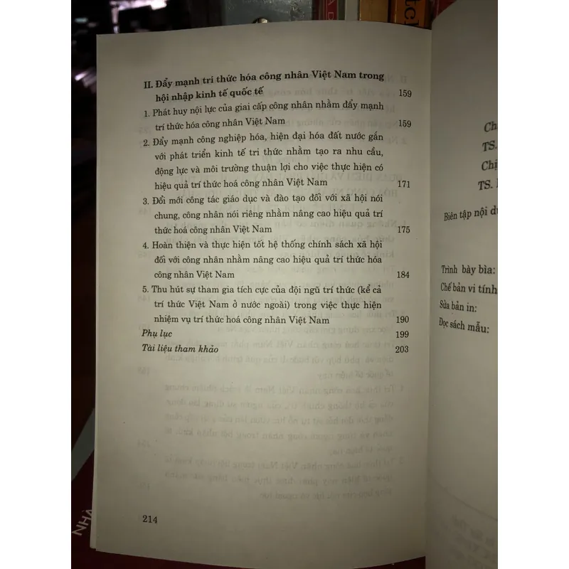 Trí thức hoá công nhân Việt Nam trong hội nhập kinh tế quốc tế  hiện nay  608021