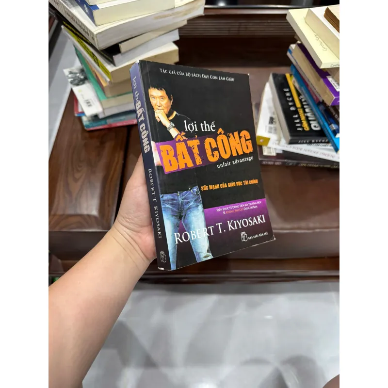 Lợi Thế Bất Công (Unfair Advantage) - K4 1021005