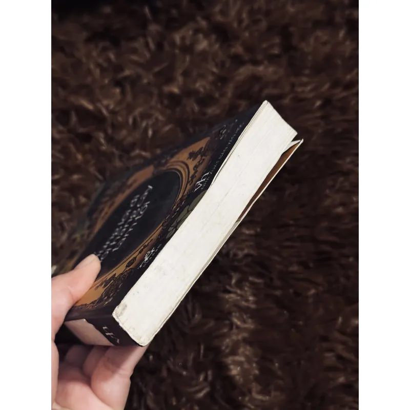 Những lối đi dưới hàng cây tăm tối 721063