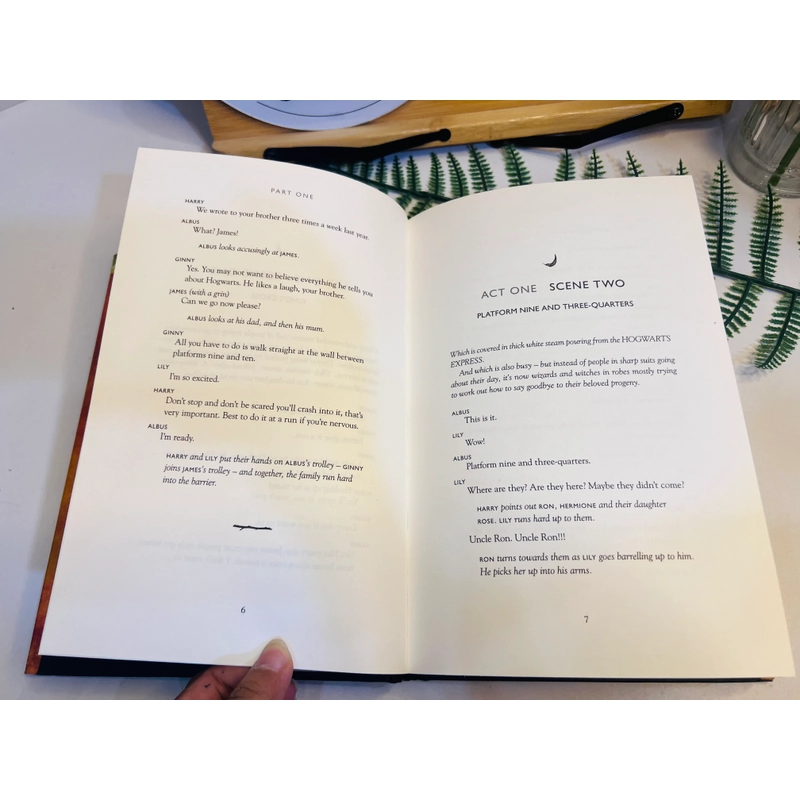 Harry Potter and the cursed child (Sách bìa cứng second-hand) 466378