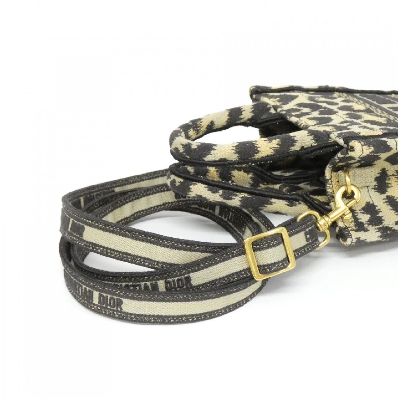 Túi xách Dior Book Tote Mini Vertical S5555CRHM - Hàng hiệu Authentic 611921