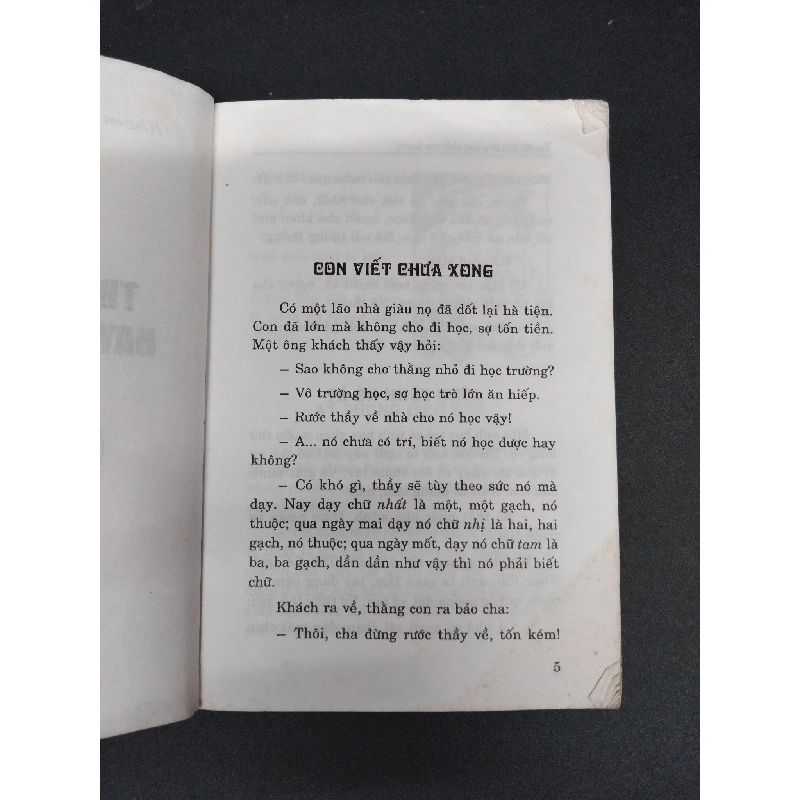 Truyện tiếu lâm hay nhất xưa và nay mới 70% bẩn bìa ố vàng rách trang cuối HCM2809 VĂN HỌC 916872