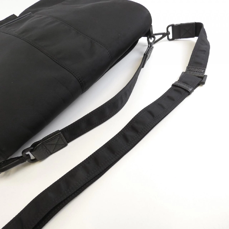 Túi xách vai Fendi Baguette Messenger Large 7VA536 AG0P 608640