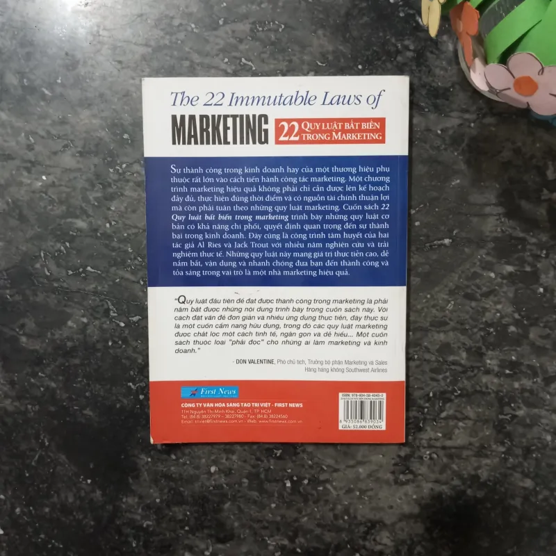 Sách The 22 Immutable Laws of Marketing - Al Ries & Jack Trout mới 90% 961619