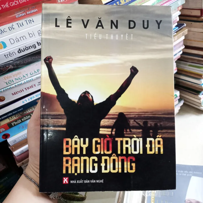 Bây giờ trời đã rạng đông 📚 748780