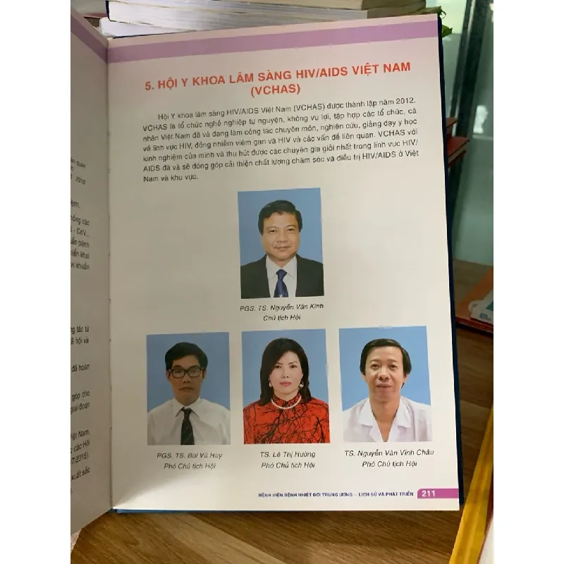 bệnh viện bệnh nhiệt đới trung ương lịch sự phát triển- NXB Lao động 717541