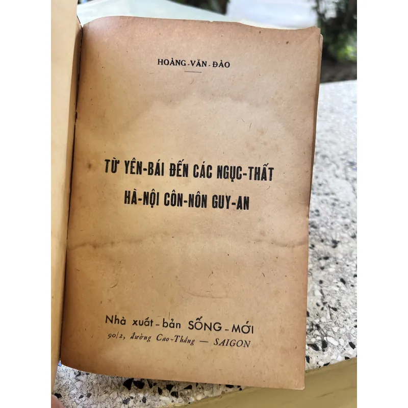 Từ Yên Bái tới các ngục thất - Hoàng Văn Đào 592173