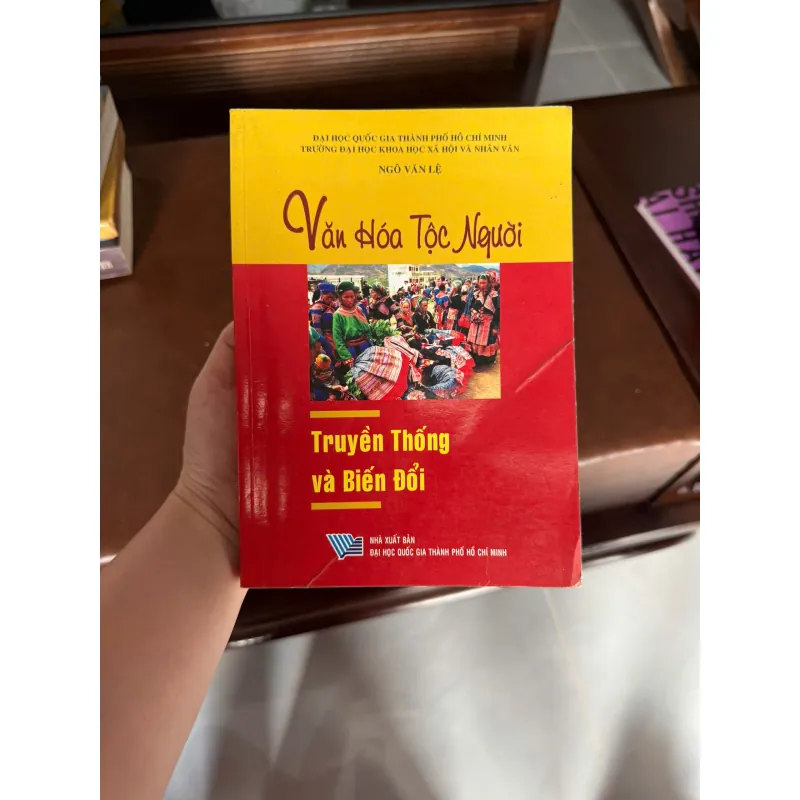 VĂN HÓA TỘC NGƯỜI: TRUYỀN THỐNG VÀ BIẾN ĐỔI (NGÔ VĂN LỆ)- K5 1031192