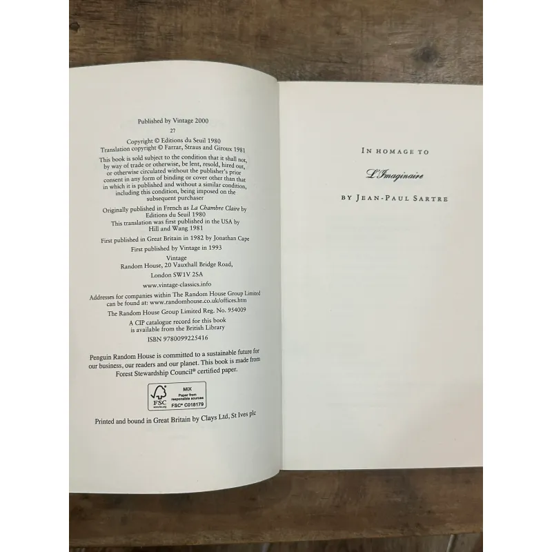 Camera Lucida: Reflections on Photography - Roland Barthes (Penguin Vintage) 731658