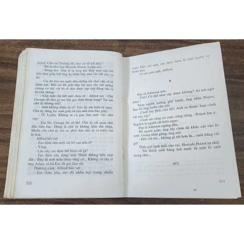 Tiểu thuyết trinh thám của nữ nhà văn Agatha Christie: CHẾT TRONG ĐÊM NOEL (311 trang) 717884