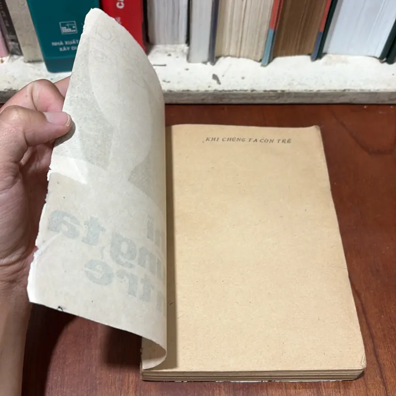 II Tiểu Thuyết: Khi Chúng Ta Còn Trẻ - Trần Hoàng Bách - 1986 750981