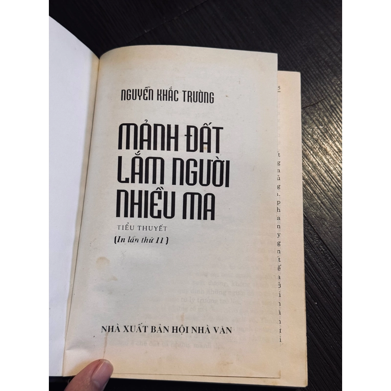 Mảnh đất lắm người nhiều ma (bìa cứng) 536425