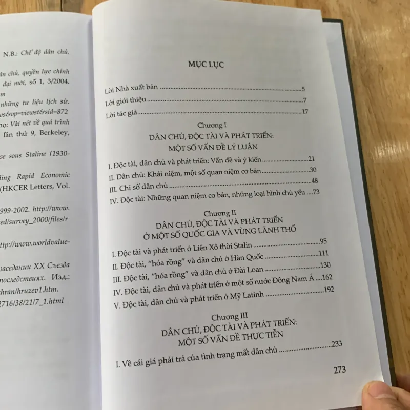 Một số vấn đề về dân chủ độc tài và phát triển  1022796
