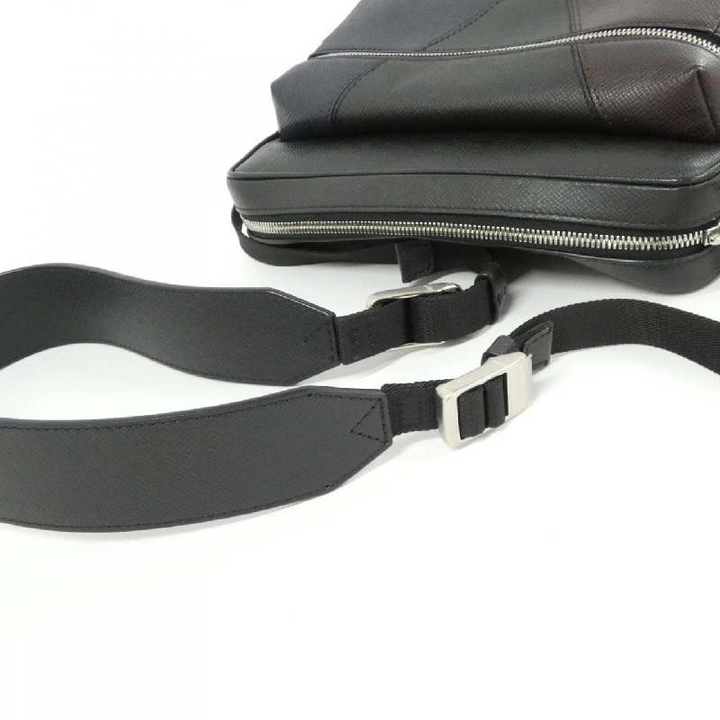 Túi đeo chéo ngoài trời Louis Vuitton Taiga (Mẫu V) PM M30703 - Hàng hiệu Chính hãng 803248