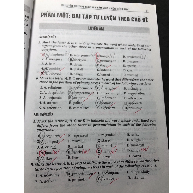 Ôn luyện thi THPT quốc gia năm 2019 môn tiếng anh có đáp án 2018 mới 80% note mực chì Trang Ạnh HPB2808 HỌC NGOẠI NGỮ 351378
