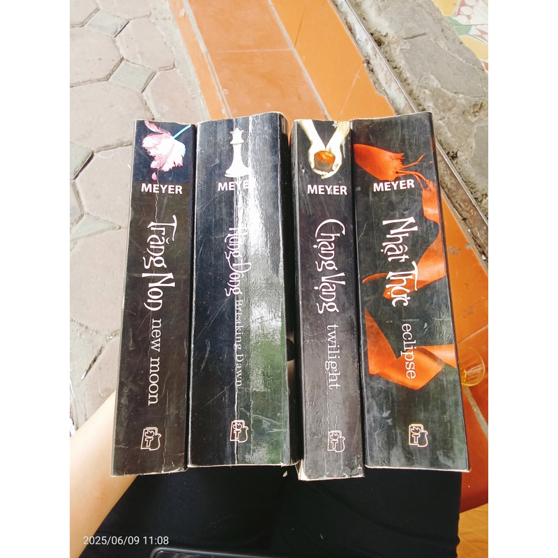 Bộ Chạng Vạng, Trăng Non, Nhật Thực, Hừng Đông 471023