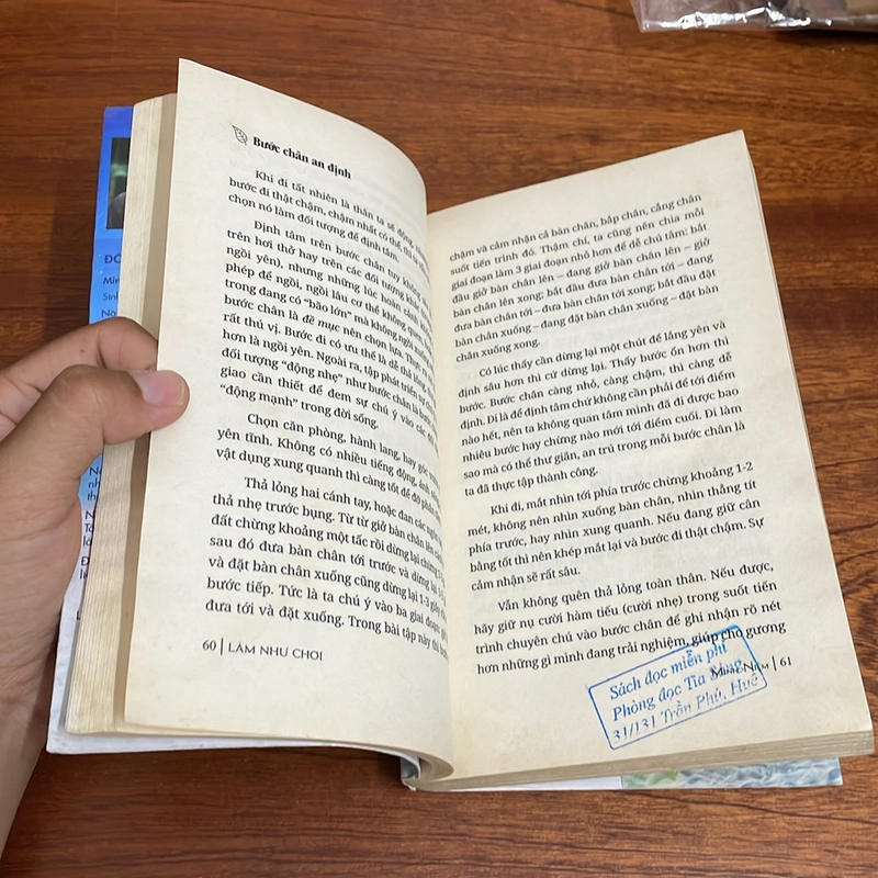 II Tựa sách: Làm Như Chơi - Minh Niệm - 2018 500373