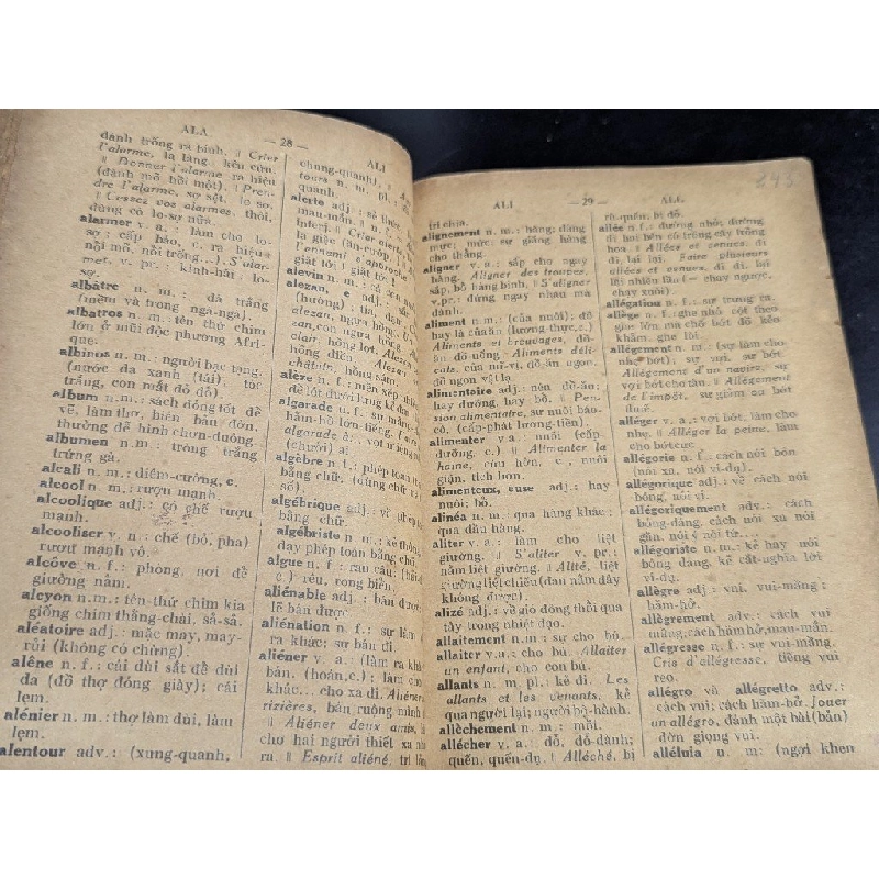 Petit dictionnaire francais - annamite - Trương Vĩnh Ký 472860