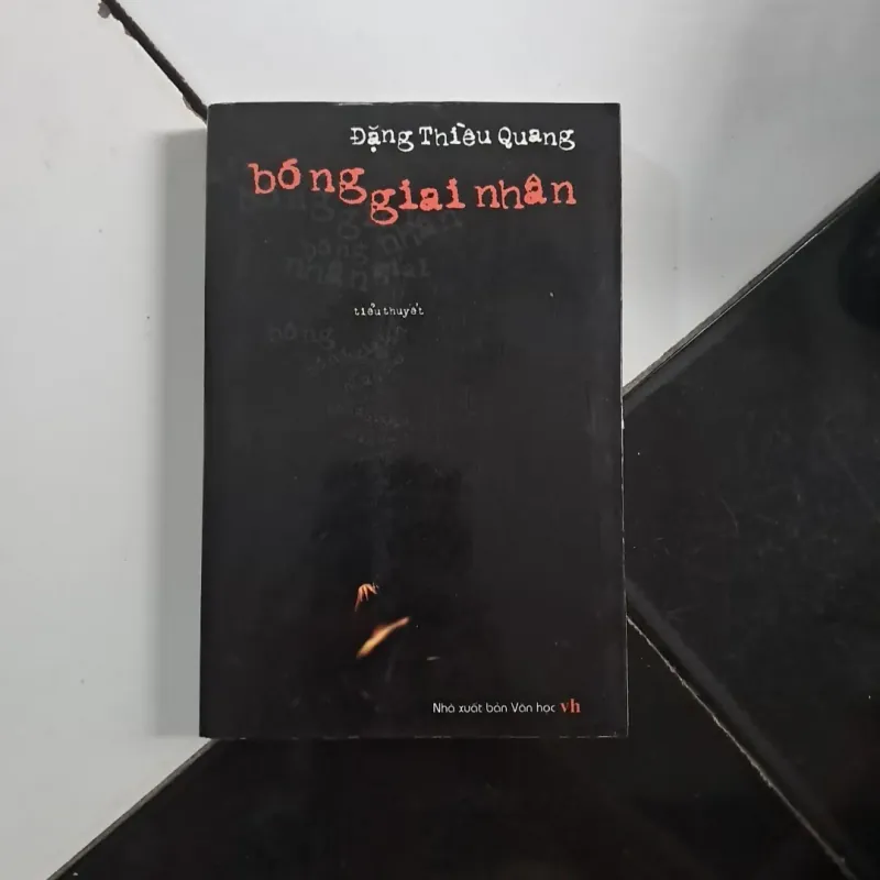 Bóng giai nhân 1024346