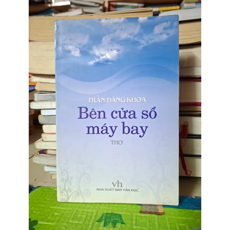 Bên cửa sổ máy bay 795771