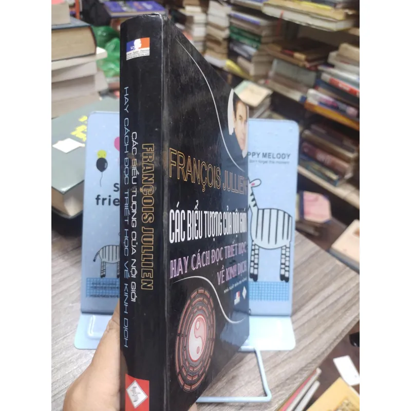 Sách: Các biểu tưởng của nội giới hay cách đọc triết học về Kinh dịch 596047