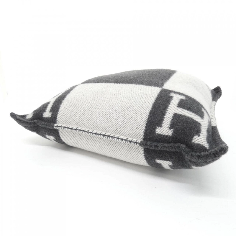 Gối Hermès Avalon PM 50×50 102667M 625187