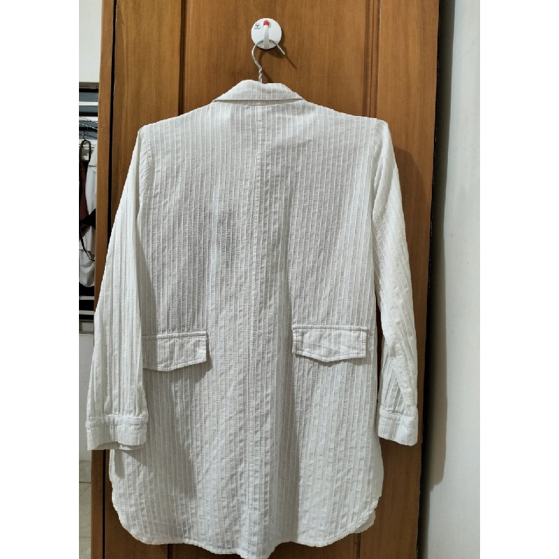 Áo sơ mi trắng dáng dài free size, hoa thêu, 10% cotton 18723