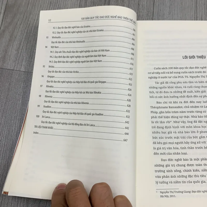 100 bản quy tắc đạo đức nghề báo trên thế giới. 7b1 1026391