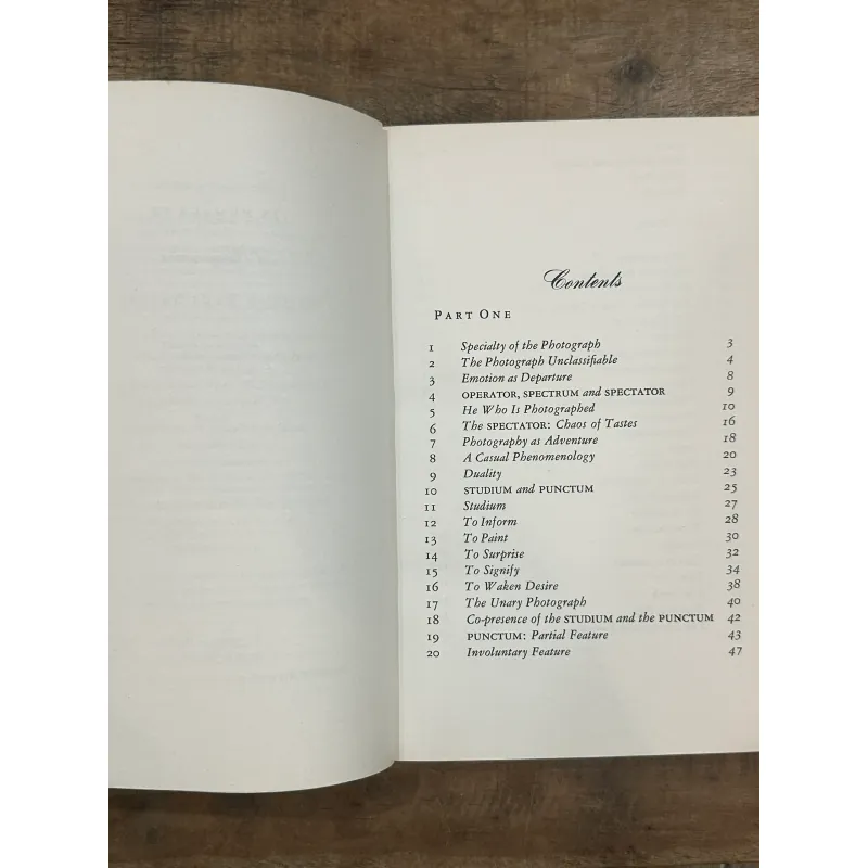 Camera Lucida: Reflections on Photography - Roland Barthes (Penguin Vintage) 731658