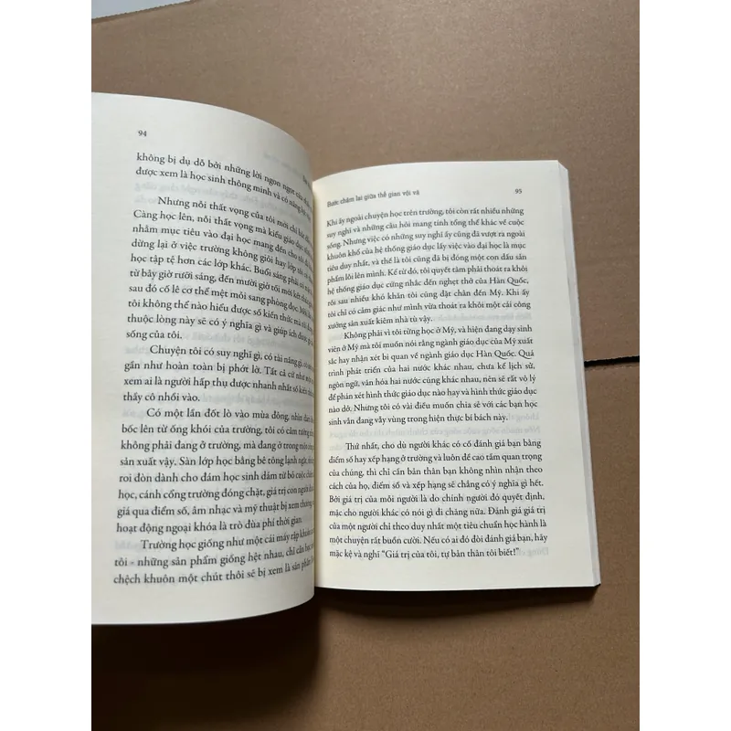 Bước chân chậm lại giữa thế gian vội vã 704054