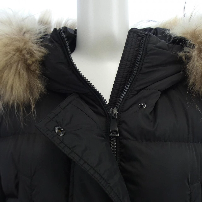 Áo khoác lông vũ MONCLER 637113