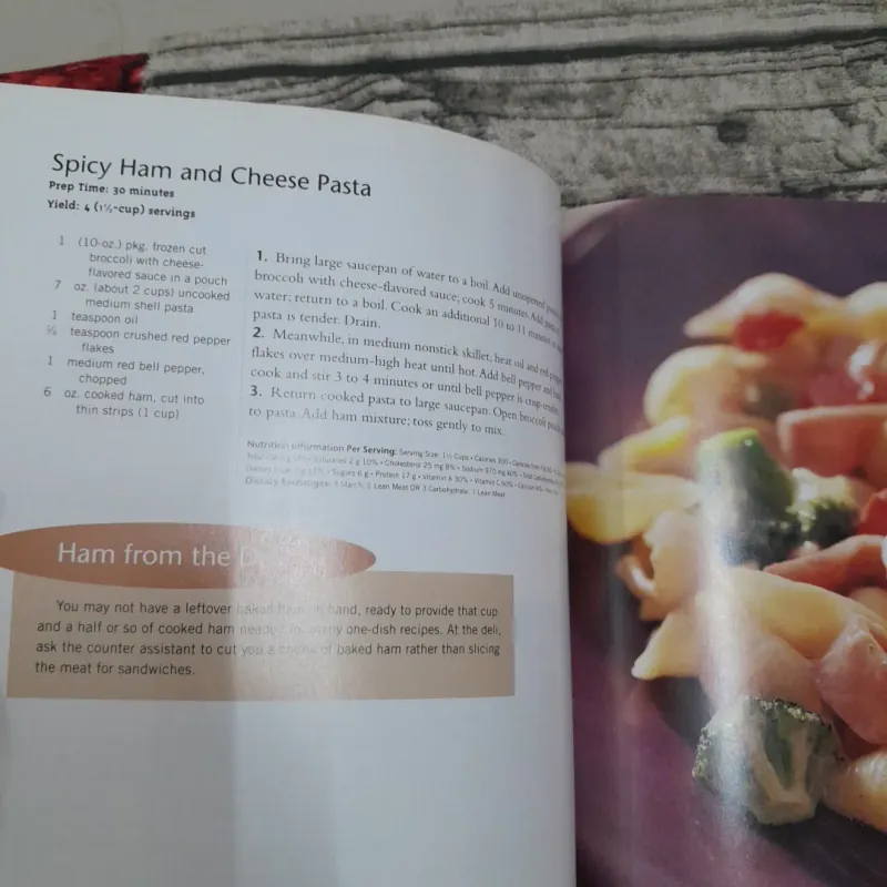 Phillsbury- One Dish Meals Cookbook- 300 Recipes for Casseroles, Skillet, Slow Cook meals 785346