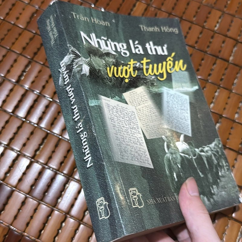 Những lá thư vượt tuyến  534382