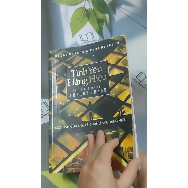 [MIỄN PHÍ BỌC SÁCH] Tình yêu hàng hiệu - Radha Chadha 688588
