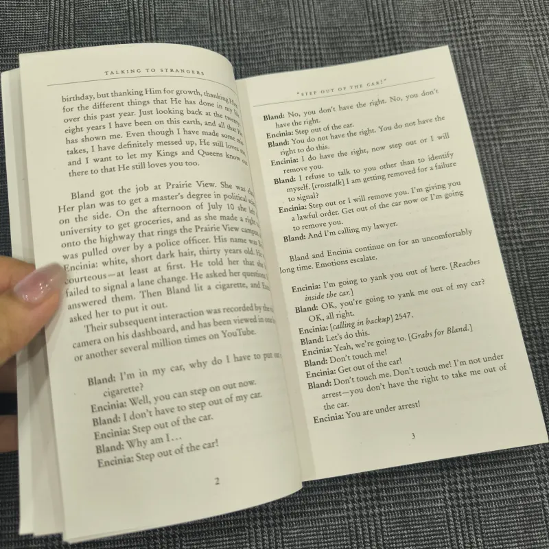 Talking to Strangers - Malcolm Gladwell (Penguin Psychology) - Sách mới 959970