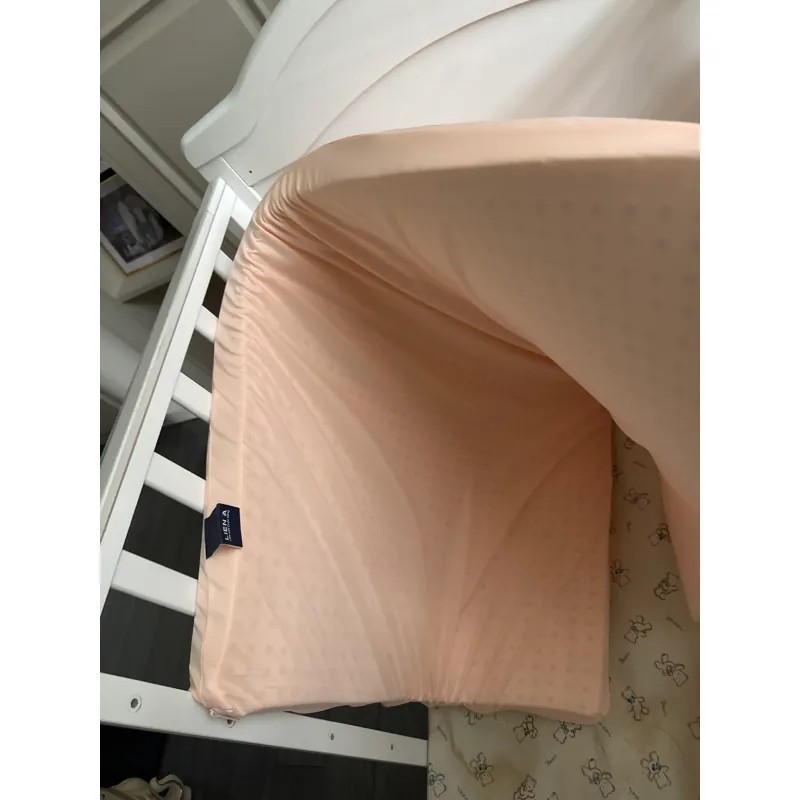 Nôi em bé gỗ MDF chắc chắn màu trắng có đệm mầu hồng 935103