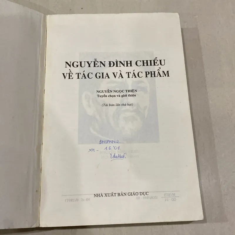 NGUYỄN ĐÌNH CHIỂU - VỀ TÁC GIA VÀ TÁC PHẨM (XB  2001) 997713