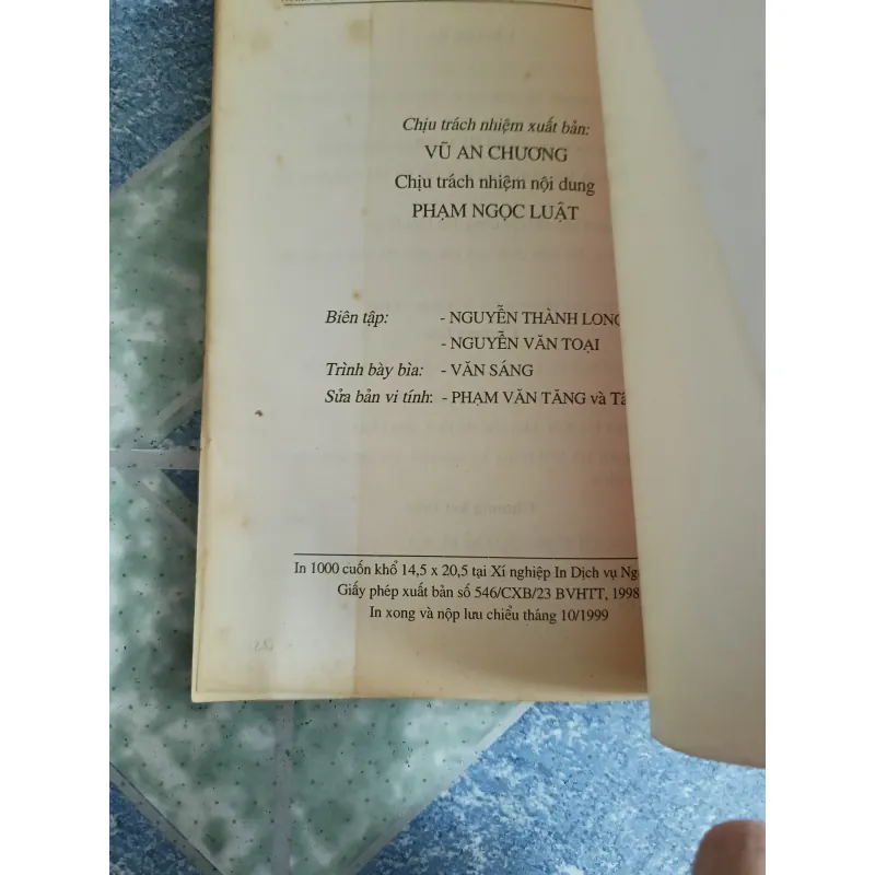 Thành lũy phố phường và con người Hà Nội trong lịch sử - Nguyễn Khắc Đạm 561455