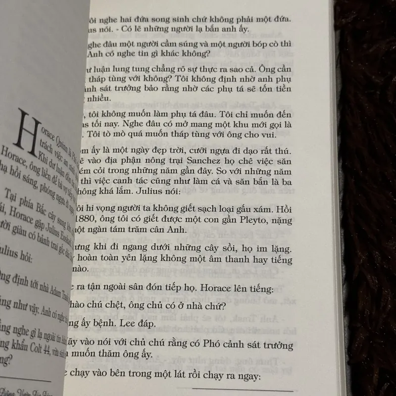 Phía đông vườn địa đàng (bìa cứng) 708168