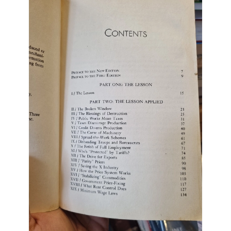 Economics In One Lesson : The Shortest & Surest Way to Understand Basic Economics - Henry Hazlitt 377055