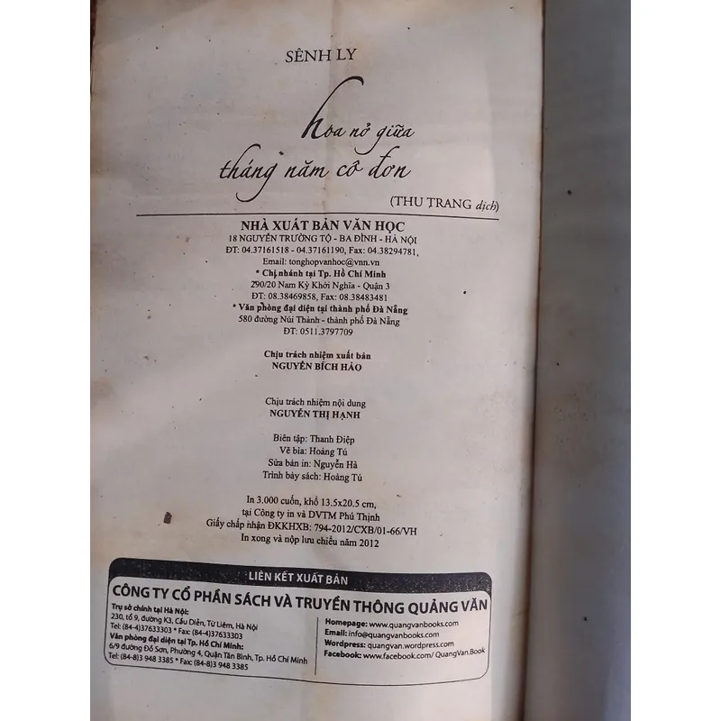 Hoa nở giữa tháng năm cô đơn 720310