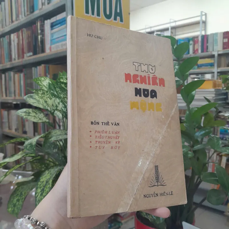 THƠ NGHIÊN HOA MỘNG - HƯ CHU 753932