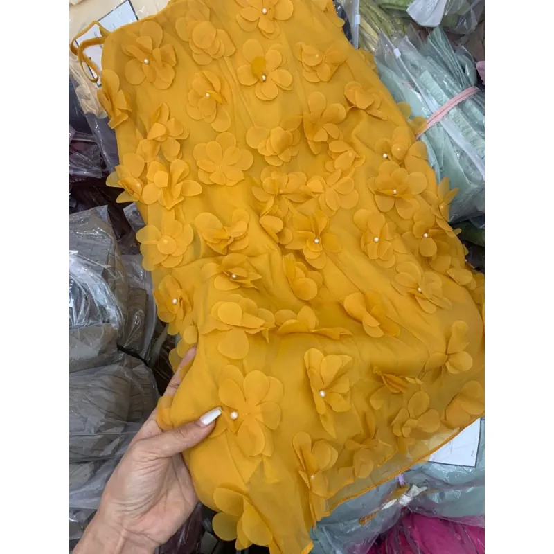 Váy nữ nắng vàng dáng suông kiểu dáng xòe đính hoa nổi siêu xinh 1024440