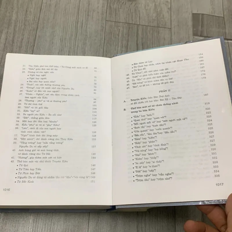 Tìm hiểu từ ngữ truyện kiều - lê xuân lít. Có chữ ký tặng của TG. 10b2 1026332